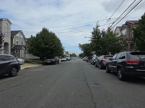 4th image of 921 Anna St