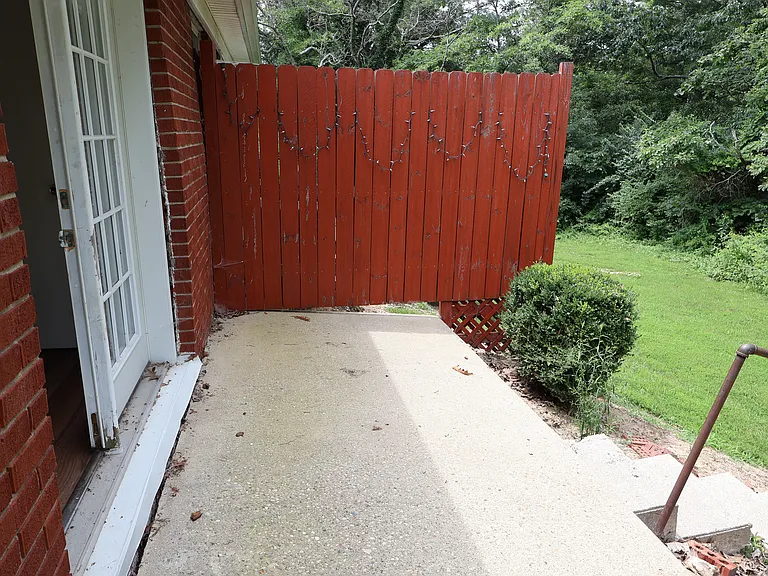205 Long St #2 — Photo 38