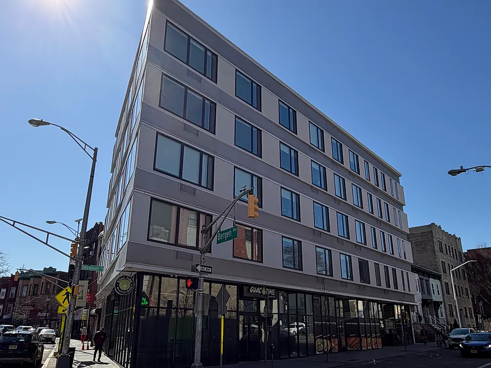 293 Fairmount Ave #201