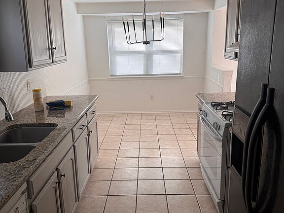 Kitchen/Dining Area