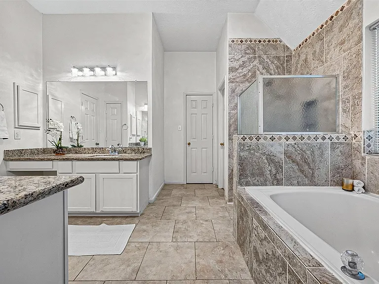19207 Rebel Yell Dr — Photo 29