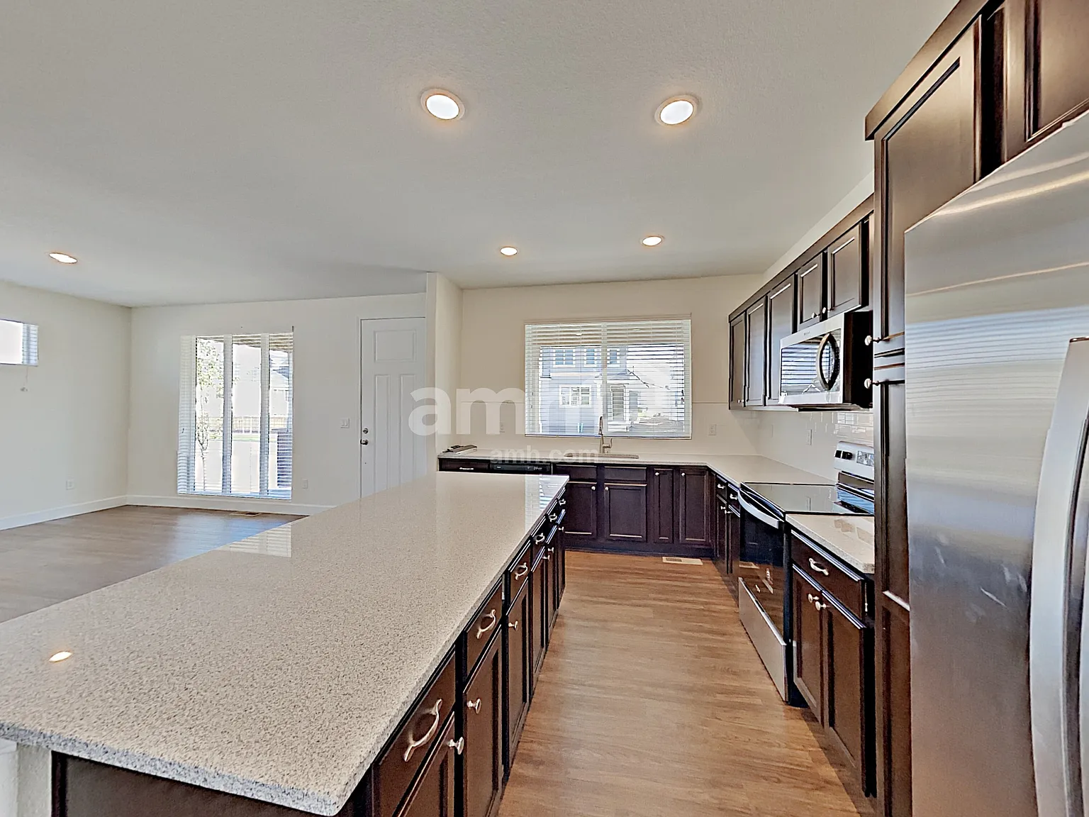 3 bed, 2.5 bath, 1719 sqft, $2,790 — Photo 3