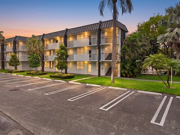 777 S Federal Hwy #104-L — Photo 2
