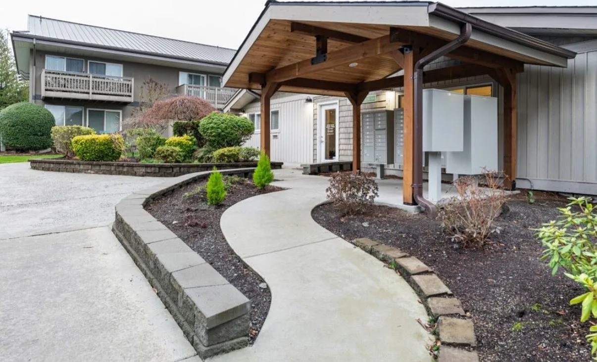 COURTYARD APTS-MUKILTEO — Photo 3