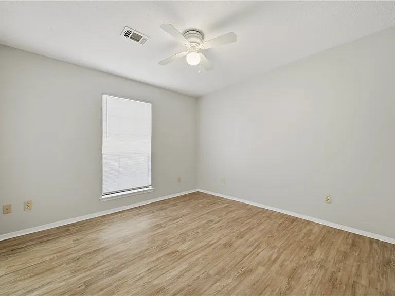 1112 Autumn Cir #D — Photo 7