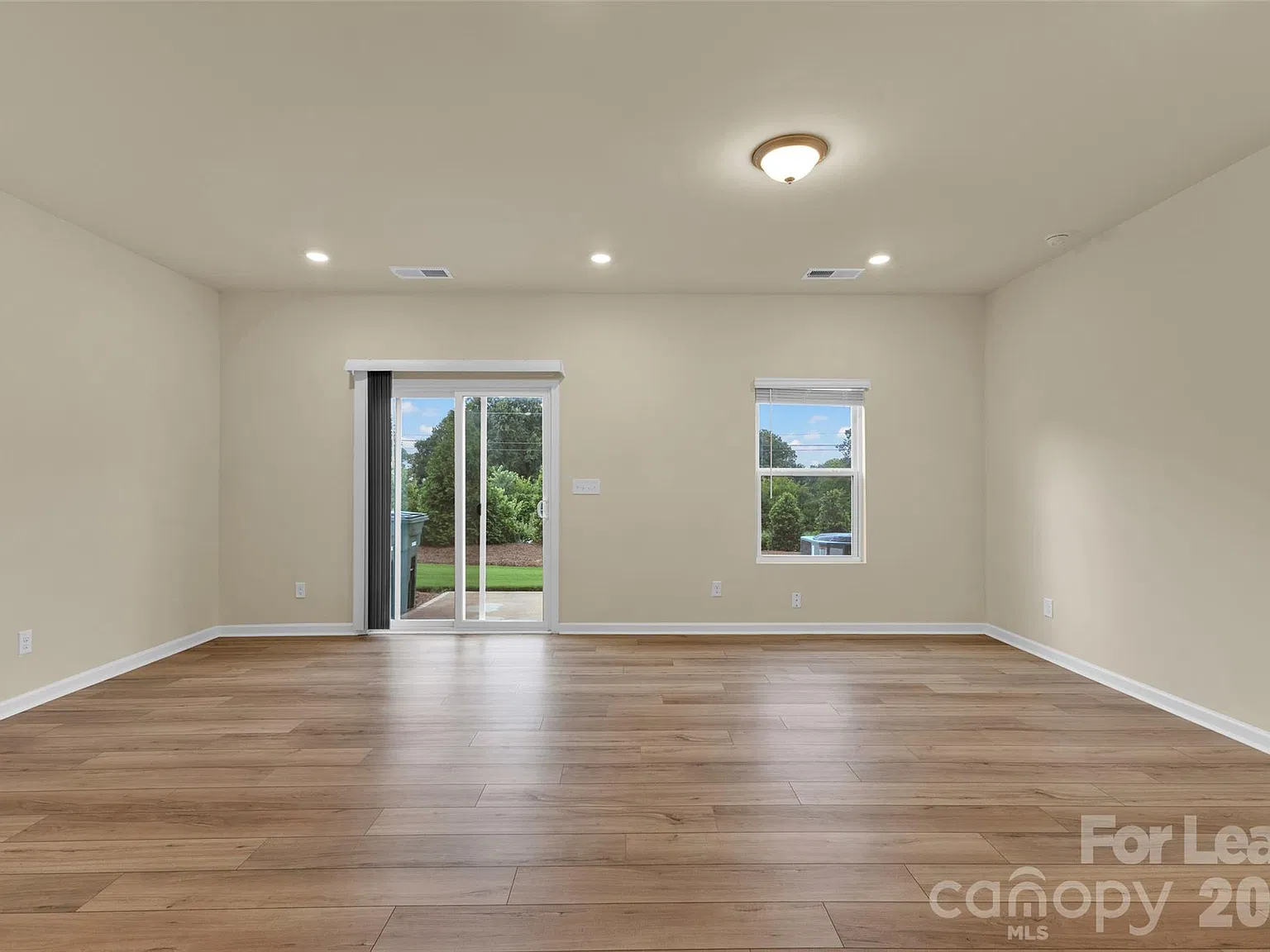 3 bed, 2.5 bath, 1679 sqft, $1,950 — Photo 2