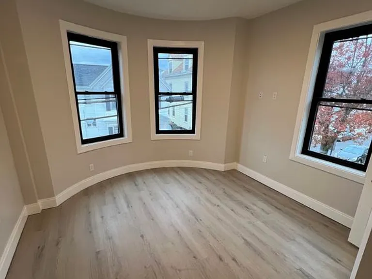56 Sachem St #6 — Photo 3