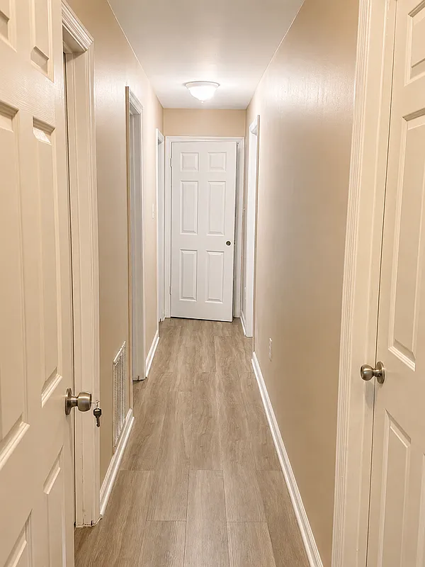 1 bed, 1.0 bath, 890 sqft, $1,600 — Photo 2