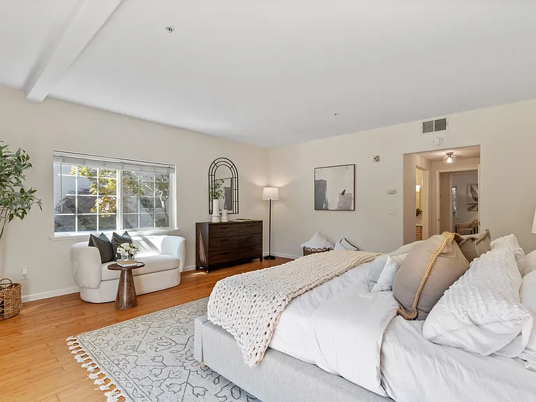 128 El Camino Real #101 — Photo 22