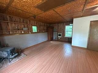 3rd image of 957 Bonar Rd