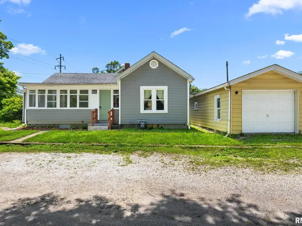 1013 N 2nd St, Pekin, IL 61554