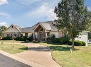 28430 Pinecrest Dr, Wright City, MO 63390