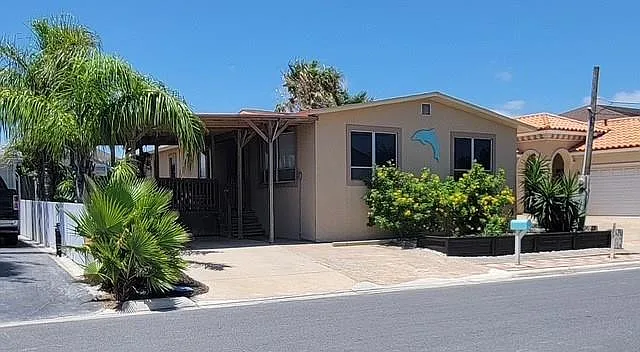 821 Tarpon Ave — Photo 1