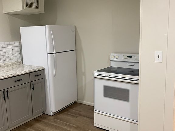 2nd image of 301.5 Roosevelt Ave #301.5