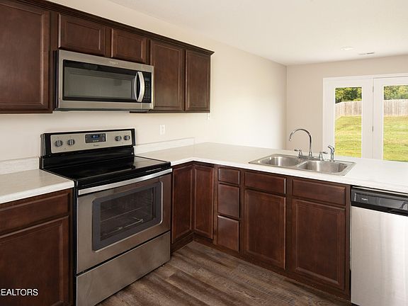 4th image of 213 Holly Grove Ln