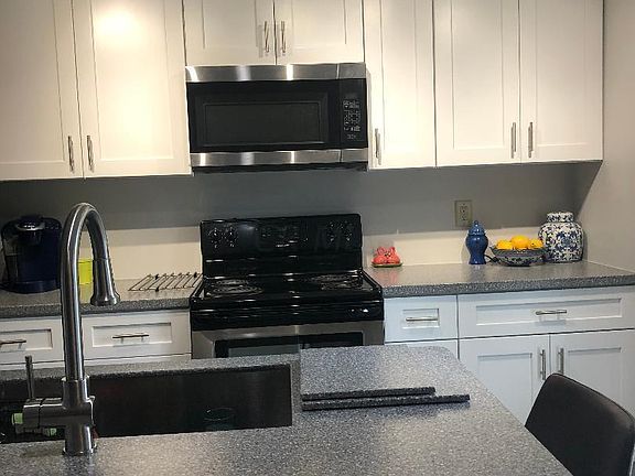 2nd image of 1096 Concord Pl