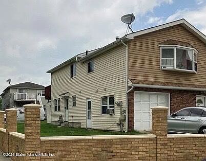 1st image of 301 Regis Dr Floor 2