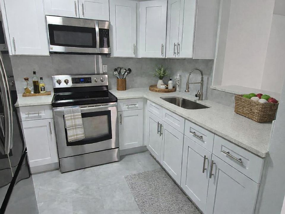 1st image of 7128 Oakwood Dr