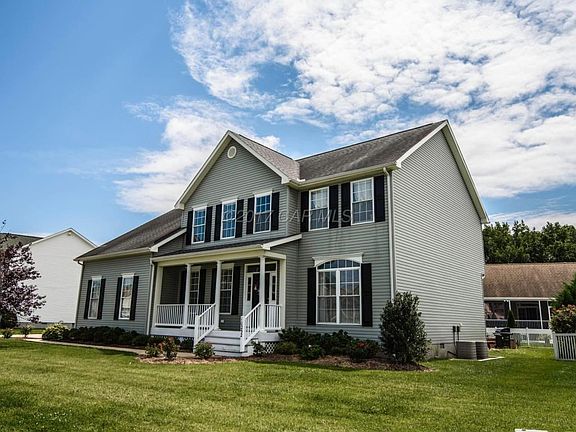 Side house/side yard