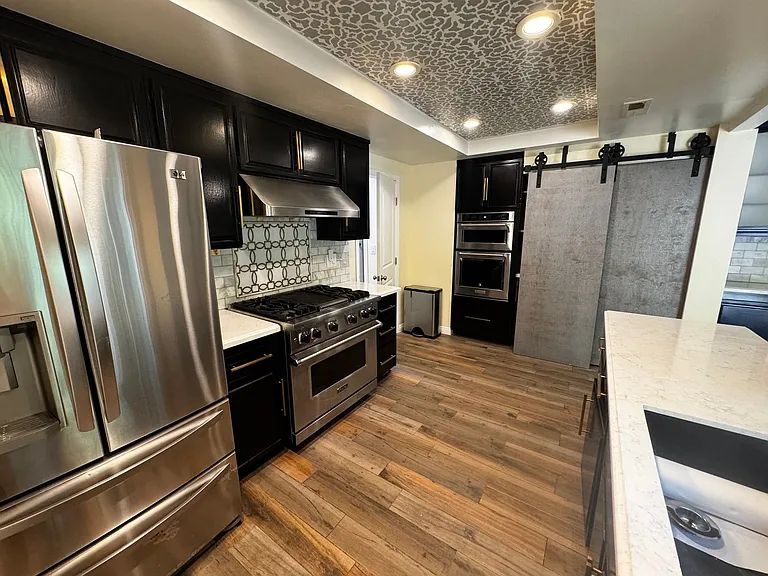 1580 Valecroft Ave — Photo 3