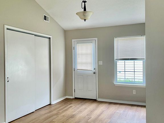 5th image of 4221 Lambert Ave