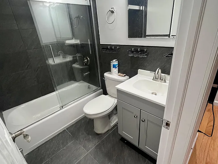 216 E 36th St #8F — Photo 5