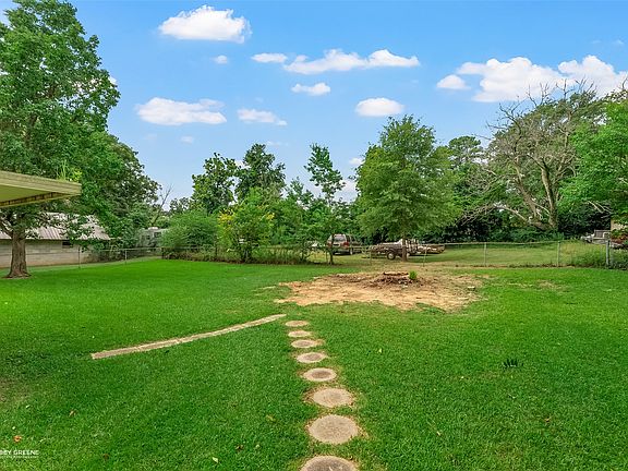 3rd image of 407 Fincher Rd