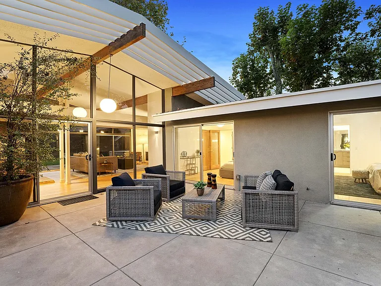 6225 Frondosa Dr — Photo 34