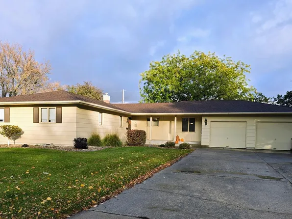 807 7th Ave SE, Pipestone, MN 56164