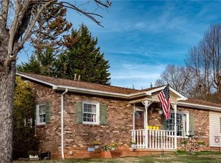 2934 Mac Dr, Hudson, NC 28638