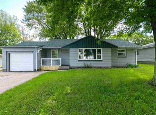1013 11th St, Silvis, IL 61282