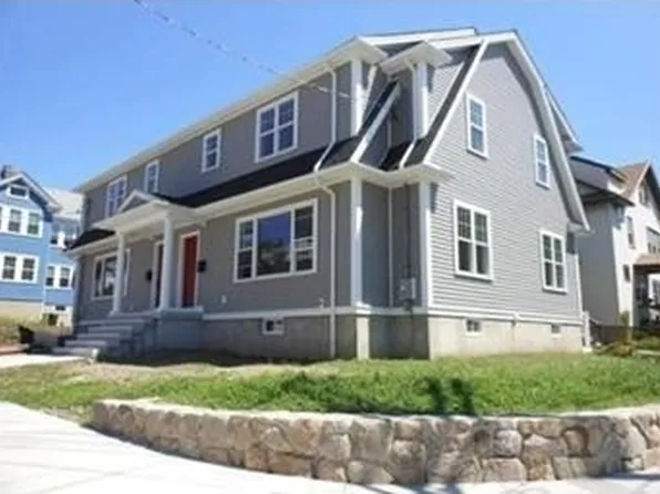 3 Oakley Rd #3, Watertown, MA 02472