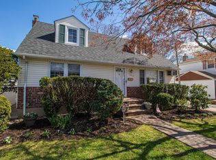 1854 Monroe Ave, Bellmore, NY 11710