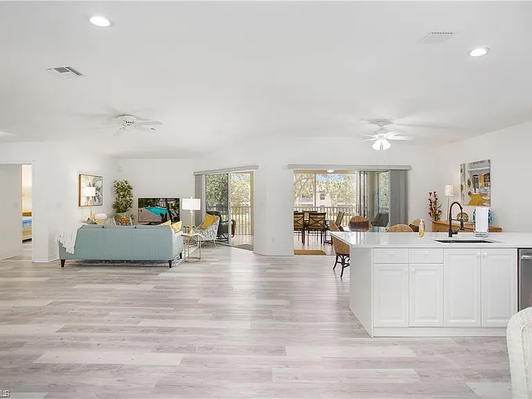 700 Diamond Cir #706 — Photo 4