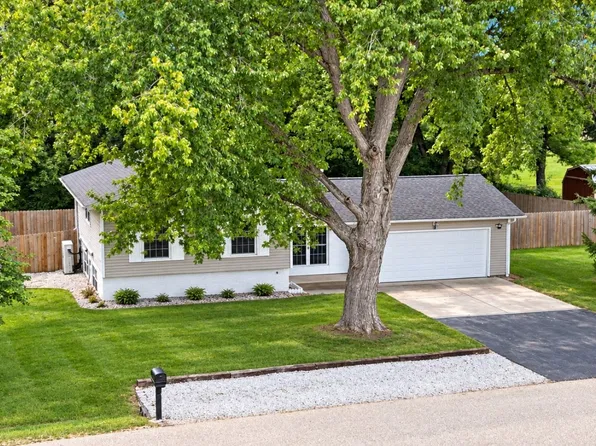3457 Nancy Ln, Clinton, IL 61727
