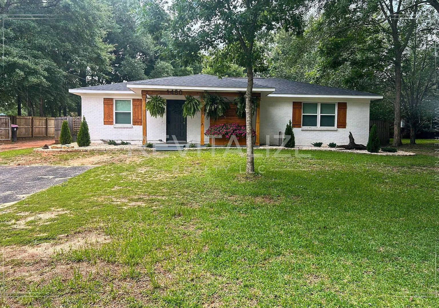 Coming Soon!! Stunning 3 Bedroom Home In West Mobile! — Photo 3