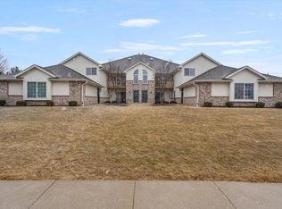 4881 W Maple Leaf Cir #5-4, Greenfield, WI 53220