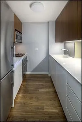 Sold by R New York | media 4