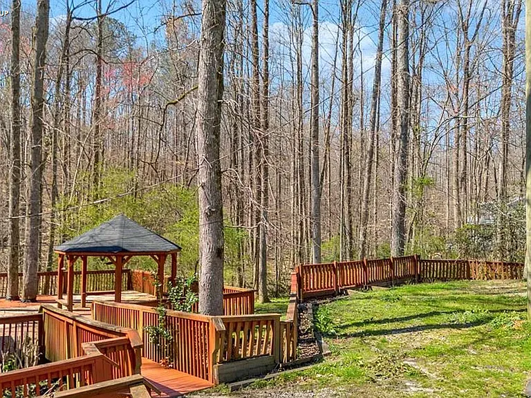127 Mountainside Dr E — Photo 14