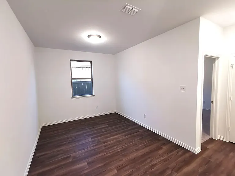2405 Lovegrass Ln — Photo 15