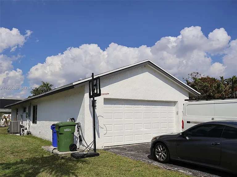 5505 SW 9th St #5505 — Photo 32