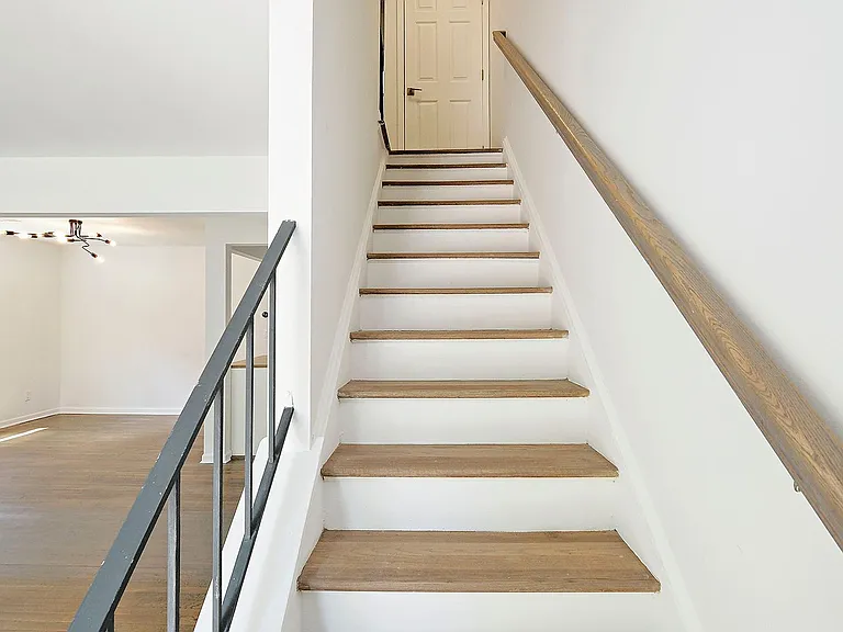 209 Greentree Park — Photo 10