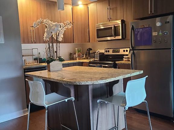 4th image of 238 Besserer St #404