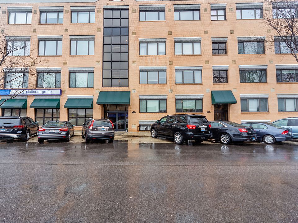 1st image of 4751 N Artesian Ave APT 303