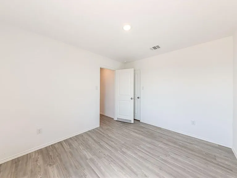 2867 Rosefinch — Photo 15