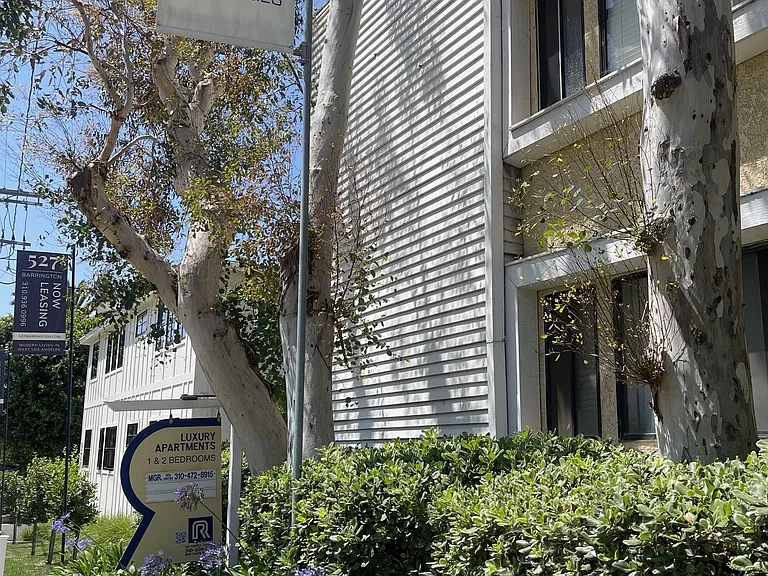 519 S Barrington Ave — Photo 33