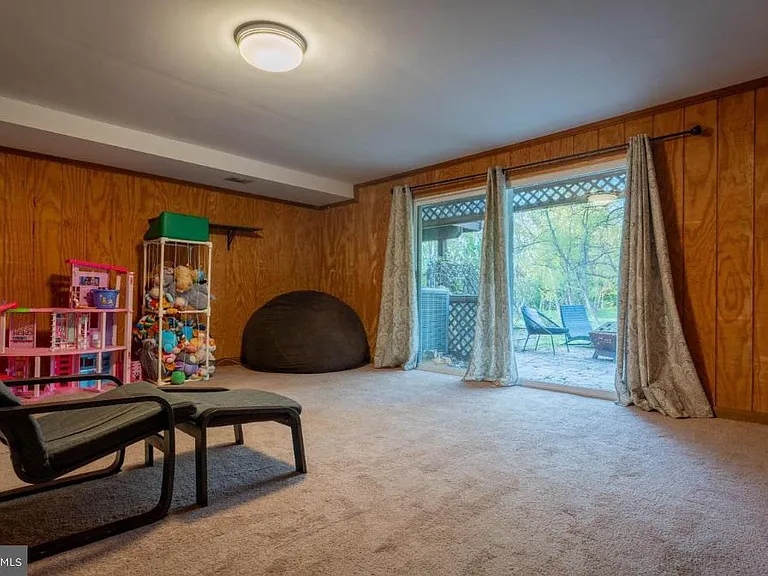 57 Brighton Ct — Photo 15