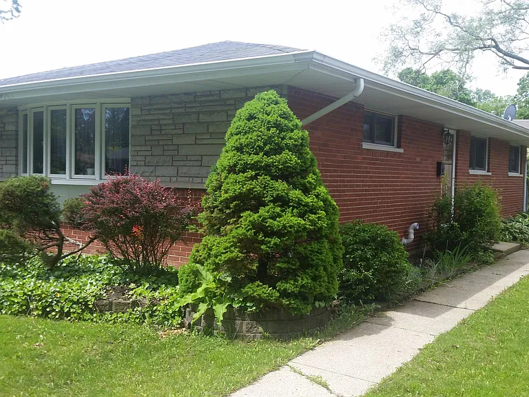 590 Clayton Ln — Photo 3