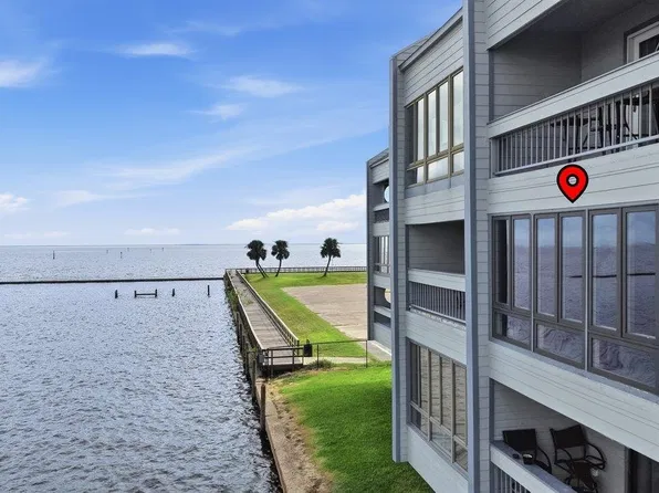 560 Pleasure Island Blvd, Pt Arthur, TX 77640