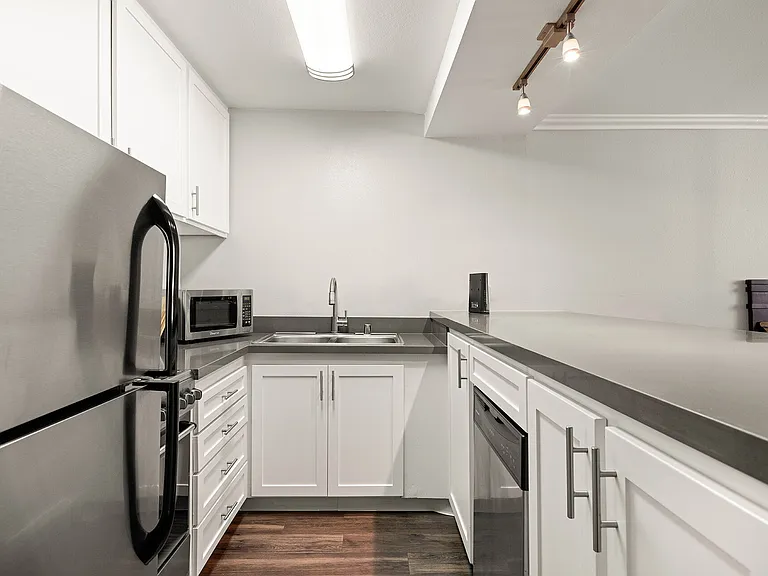 1200 Riverside — Photo 18